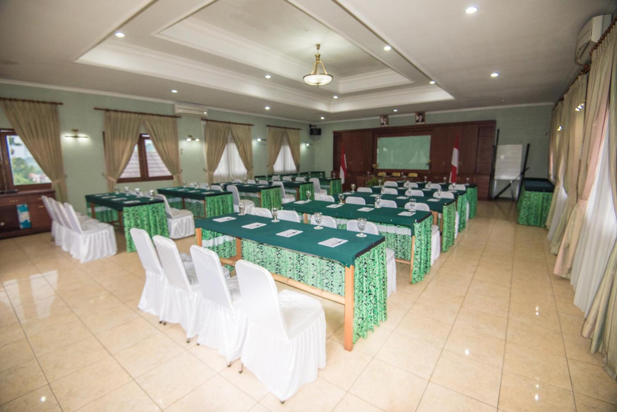 Resort Prima Cisarua Tagalbato Exterior photo