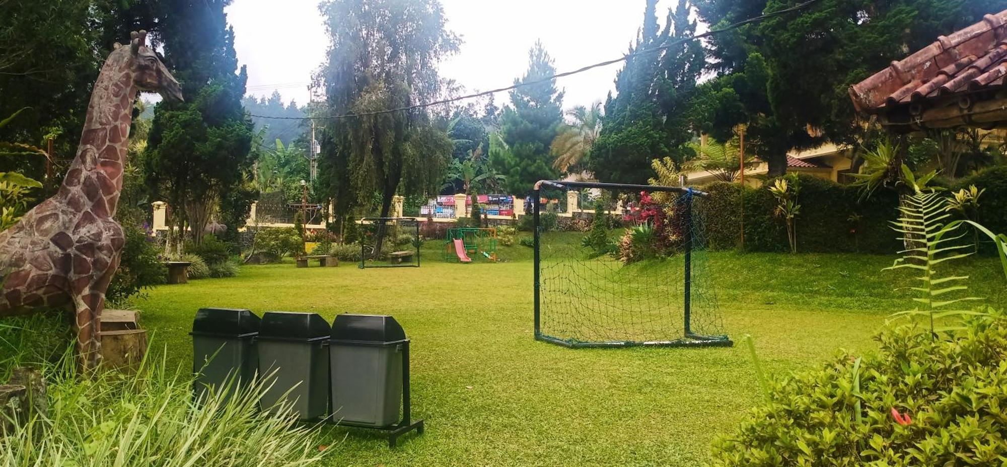 Resort Prima Cisarua Tagalbato Exterior photo